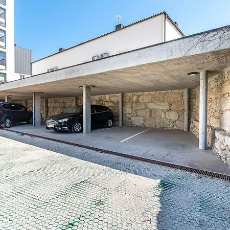 Cedofeita Balcony & Garage *